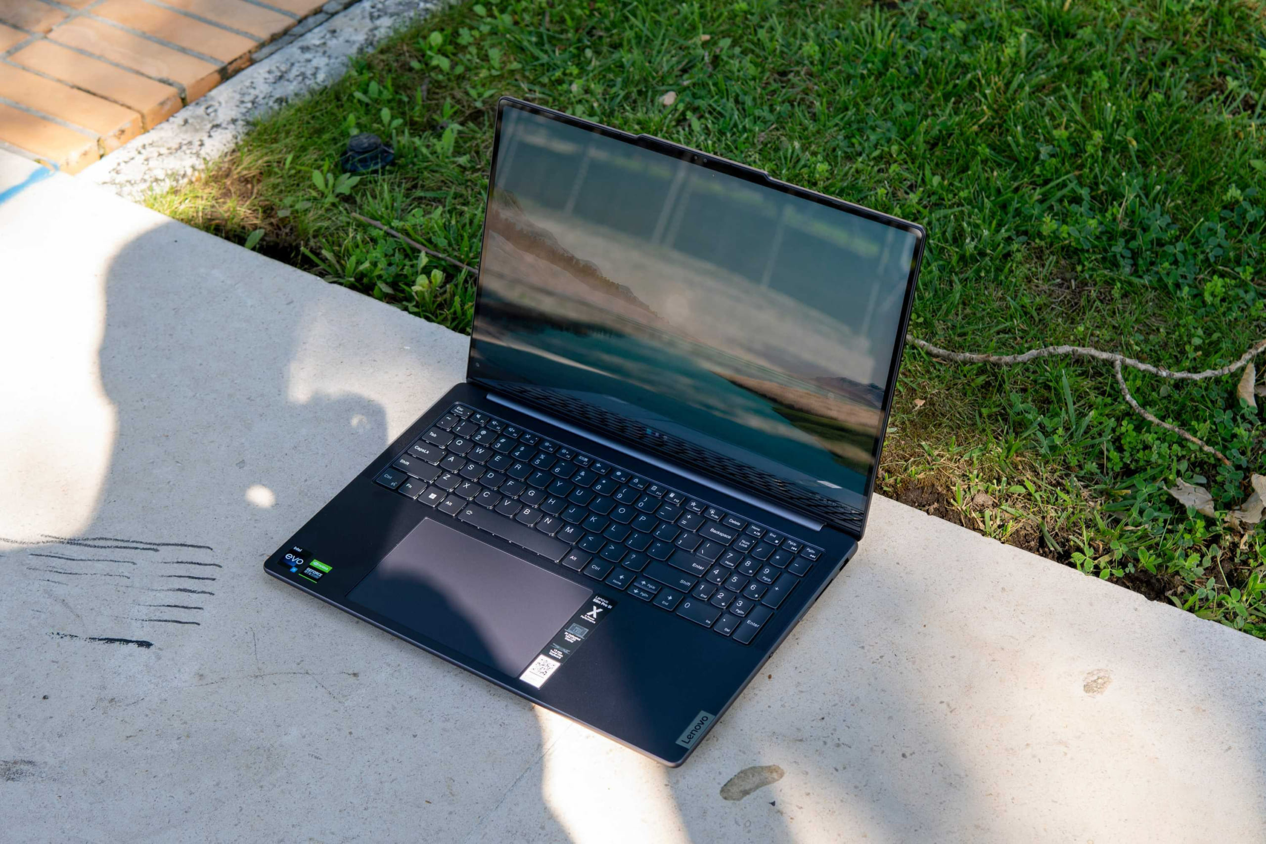 Surface Laptop 7 và Lenovo Slim Pro 9i: Đánh giá so sánh trong phân khúc siêu di động 5 Surface