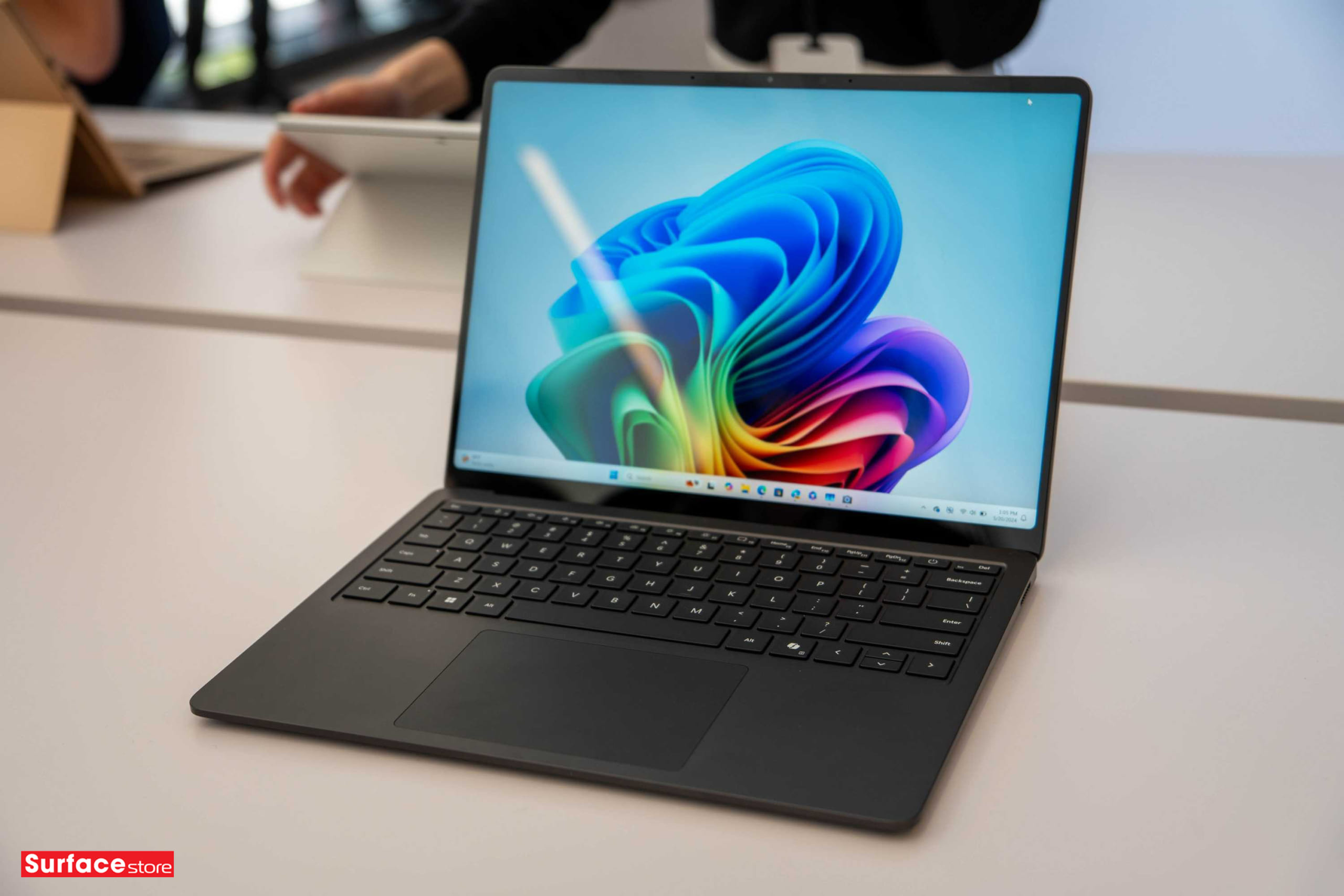 Surface Pro 11 và Surface Laptop 7 mới được đánh giá có khả năng sửa chữa dễ dàng hơn nhiều so với các phiên bản trước 2 Surface Pro