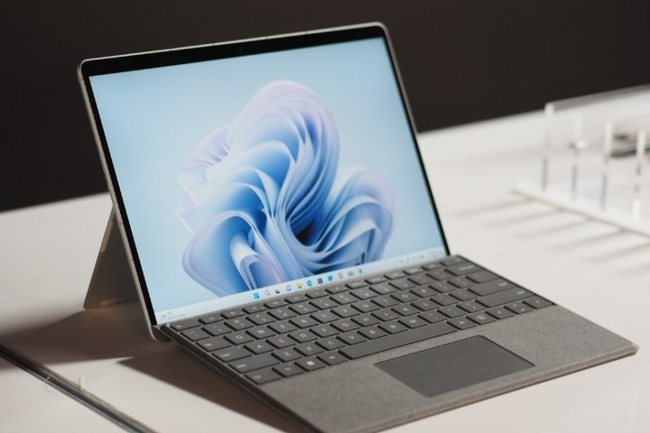Surface Pro 10: Đột phá công nghệ, nâng tầm trải nghiệm. 1 Surface