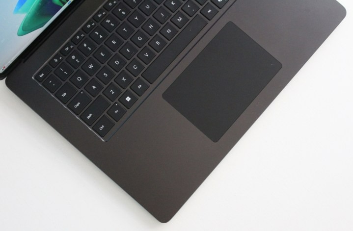 Surface Laptop mới vượt trội hơn MacBook Air trên mọi khía cạnh trừ một điểm 2 Surface Laptop