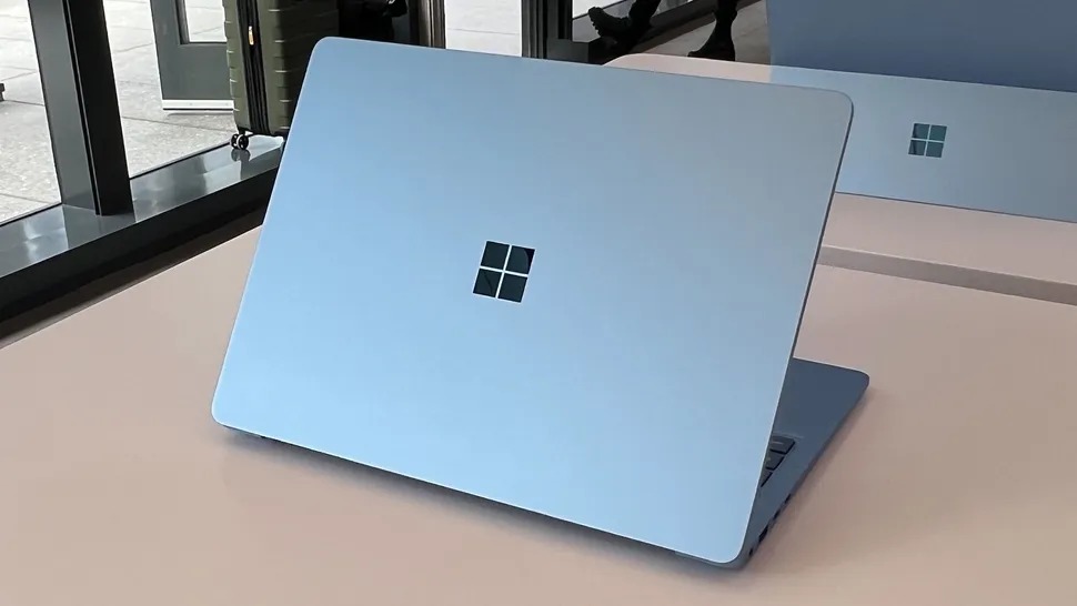 So sánh Surface Laptop 7 và MacBook Air (M3): Đâu là lựa chọn máy tính xách tay tốt nhất? 4 Surface Laptop 7