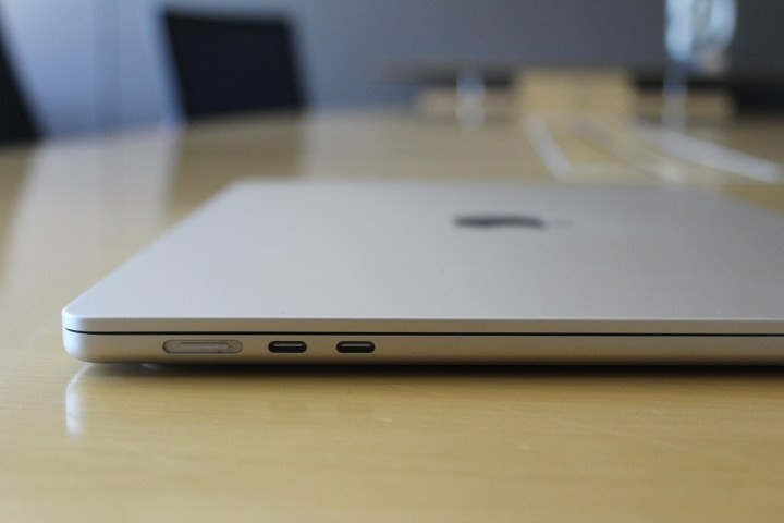 Surface Laptop mới vượt trội hơn MacBook Air trên mọi khía cạnh trừ một điểm 7 Surface Laptop