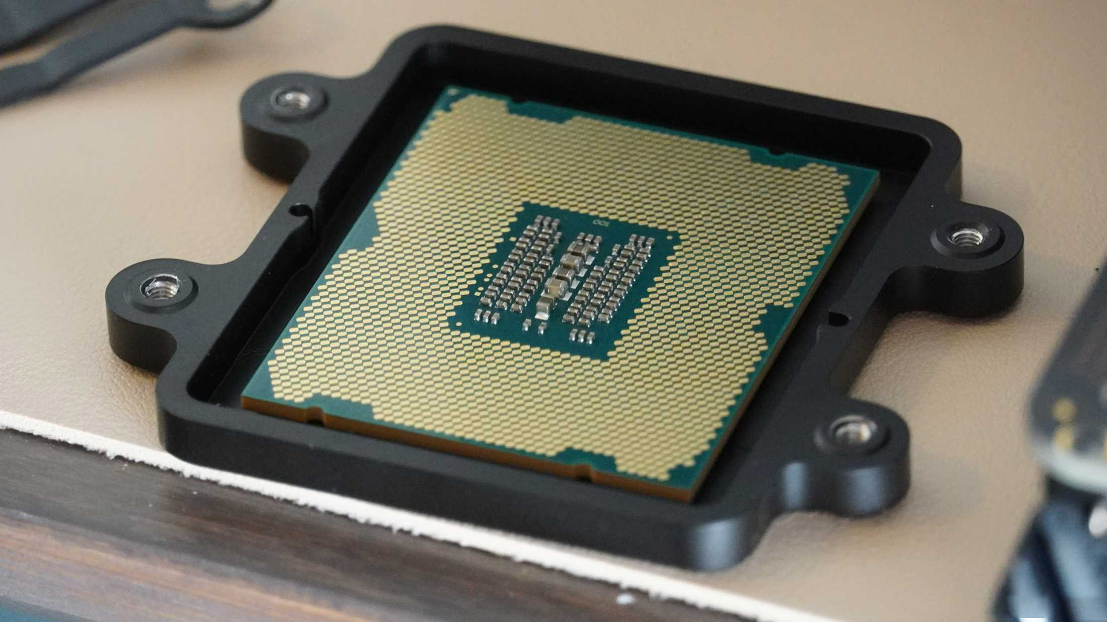 Chip Ryzen 9000 mới của AMD đang khiến mọi thứ trở nên tồi tệ hơn đối với Intel 1 AMD