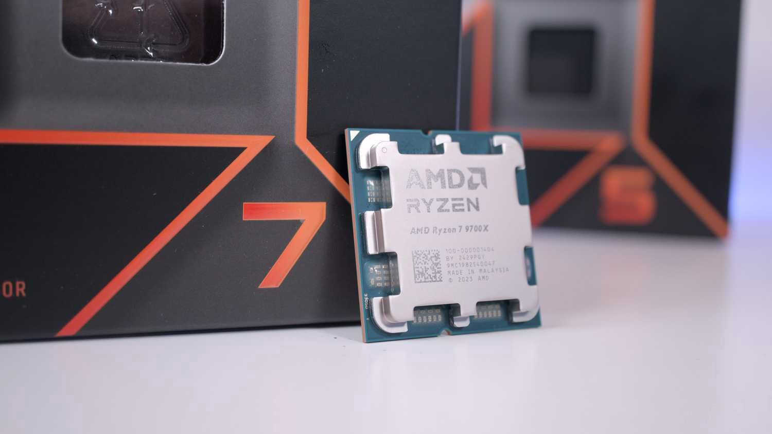 Chip Ryzen 9000 mới của AMD đang khiến mọi thứ trở nên tồi tệ hơn đối với Intel 2 AMD