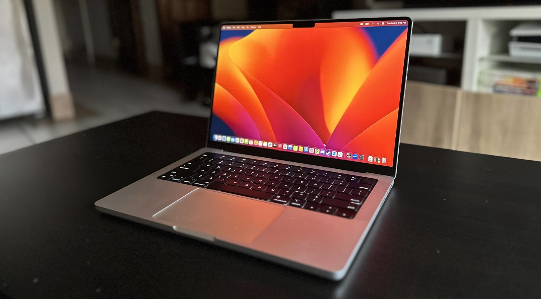 Tại sao sau hơn một thập kỉ trôi qua, laptop cảm ứng Surface vẫn chưa thể thay thế được laptop truyền thống? 3 laptop