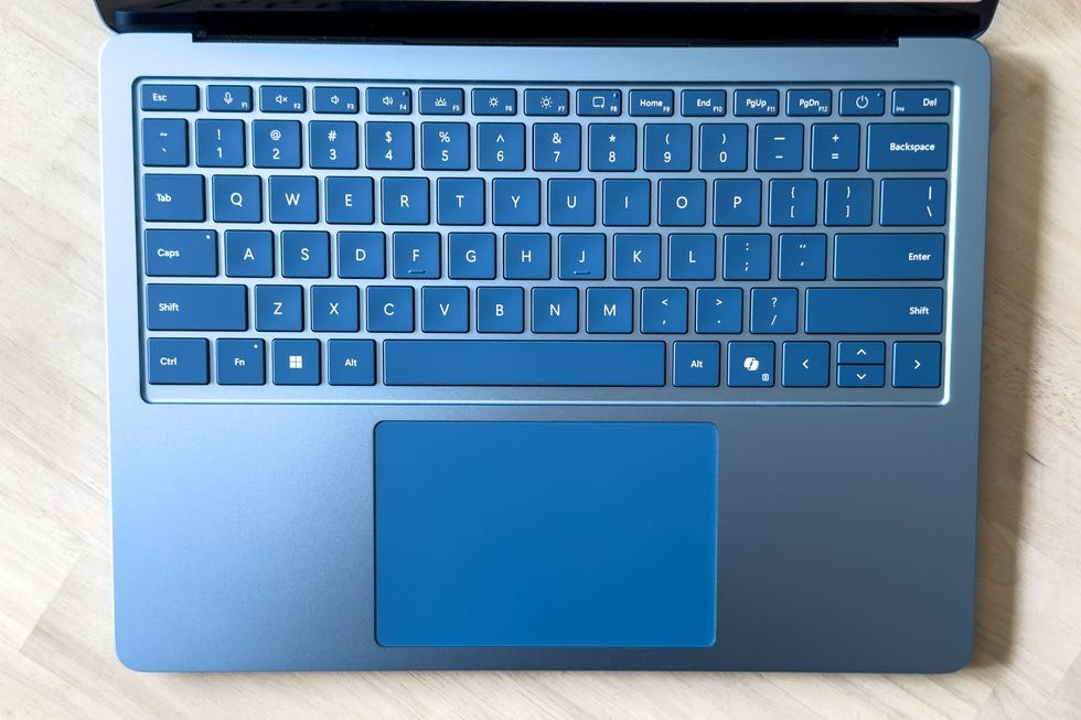 Microsoft Surface Laptop 7 có phải là sự thay thế hợp lý cho MacBook không? 4 Surface