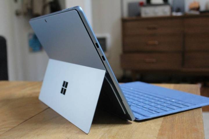 Thiết bị 2 trong 1 mới lạ khiến Surface Pro 11 phải dè chừng – nhưng lý do không chỉ nằm ở cấu hình! 4 Surface Pro 11