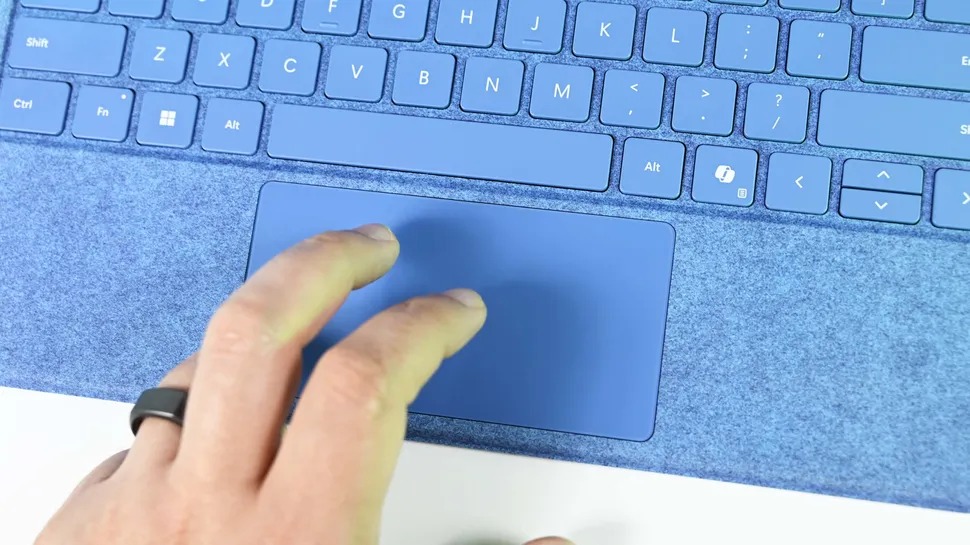 Phụ kiện Surface Pro hàng đầu 2024: Những tiện ích bổ sung thiết yếu cho máy tính 2 trong 1 của Microsoft 7 Surface Pro