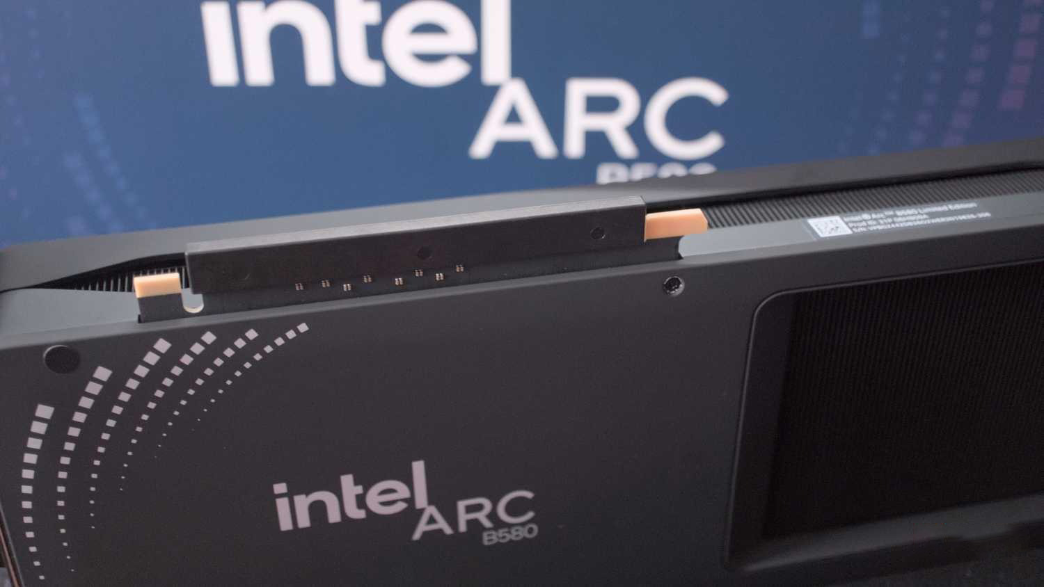 Best of 2024: Surface Pro 11 và Laptop 7 là công nghệ tuyệt vời nhất của năm vừa qua 6 Surface