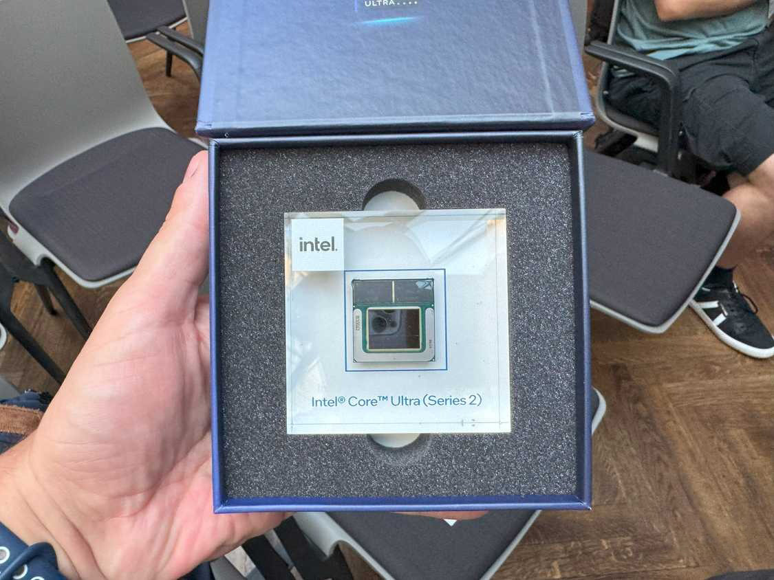 Best of 2024: Surface Pro 11 và Laptop 7 là công nghệ tuyệt vời nhất của năm vừa qua 4 surface