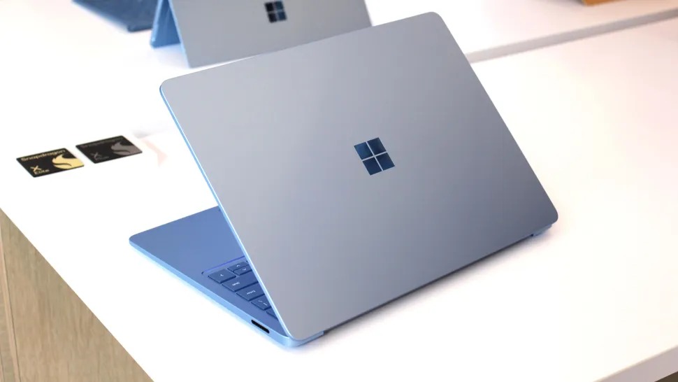 Surface Laptop 7: Đối Thủ Khiến MacBook Air M4 Mất Đi Sức Hấp Dẫn? 2 Surface Laptop 7