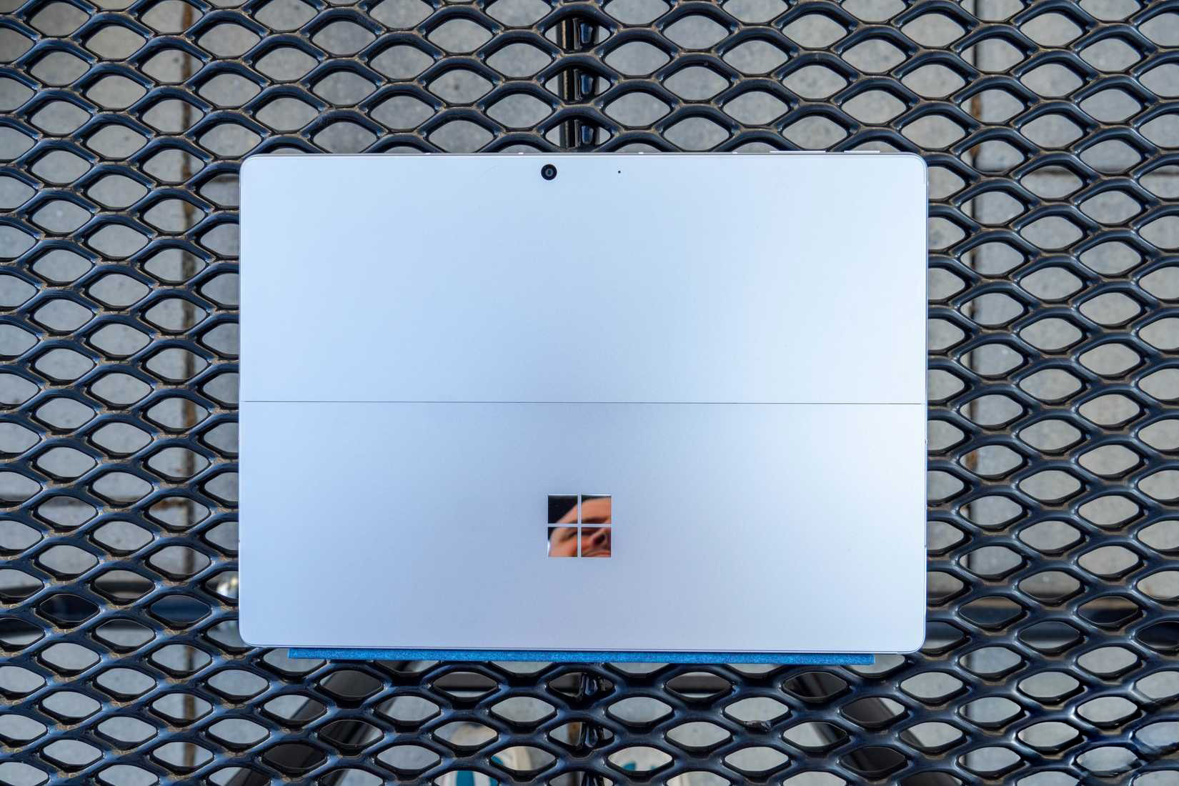 Microsoft Surface Pro 11 Ngừng Cung Cấp Bộ Đổi Nguồn Tại Một Số Thị Trường: Lý Do và Tác Động 2 Microsoft